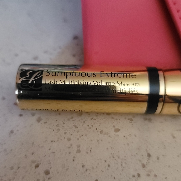 Estee Lauder Mascara,extremely black. - Picture 3 of 9